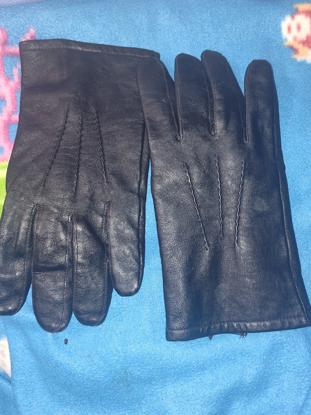 Men’s Black Leather Gloves with Classic Stitch Detailing